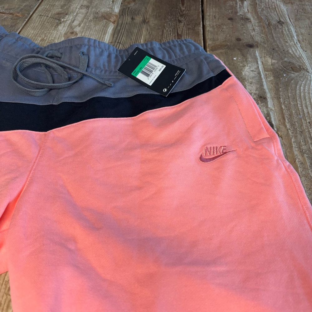 NWT Nike Swoosh Fleece Sweat Shorts Pink Gaze Contrast 
AR3161-668 Men's XL - Picture 4 of 9